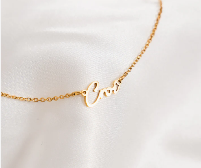 Croí text necklace in gold