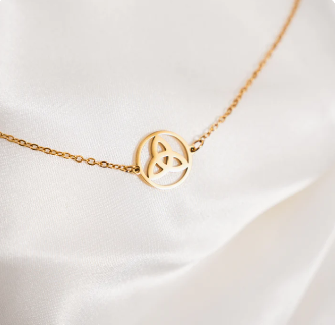 Gold necklace with Celtic rings emblem